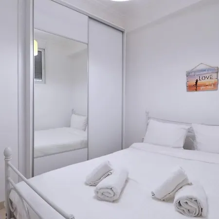 Minimal At The Foot Of The Odeon Of ... Apartment *